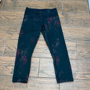 Lululemon tulip Capri in excellent condition